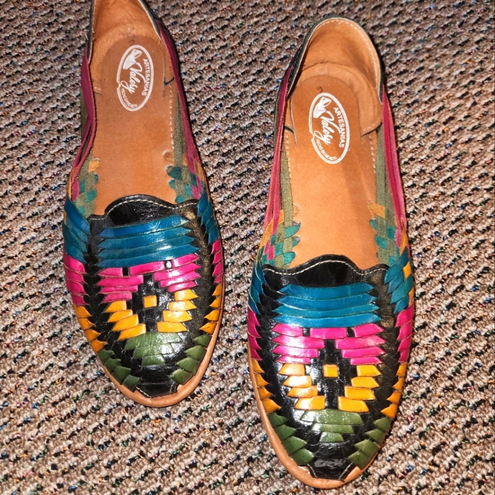 Mexican huarache flats